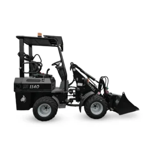 Svart Ravell 1140 hjullastare 1.5 ton utrustad med driftsäker Perkins-motor