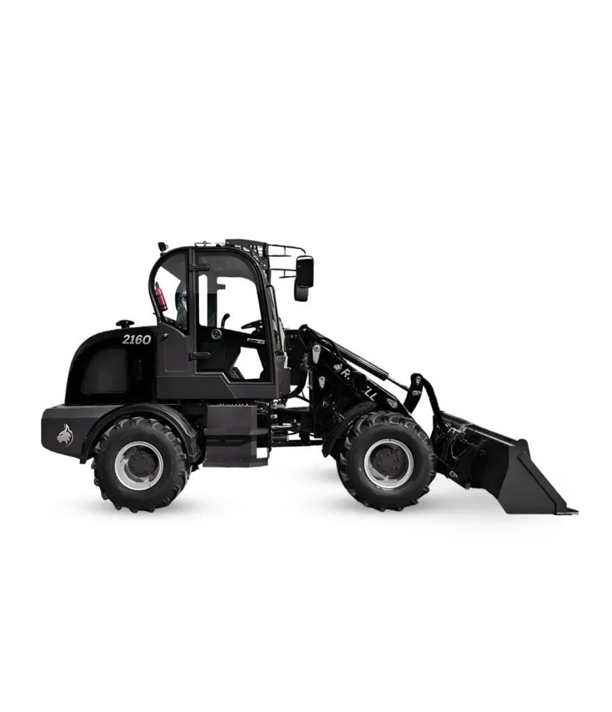 Svart Ravell 2160 hjullastare 4.3 ton uppställd med pallgafflar