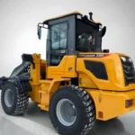Gul Euroloader L30T hjullastare parkerad inomhus