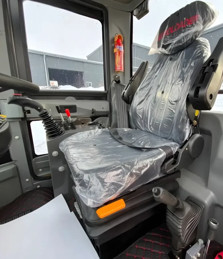 Förarstol och rymlig hytt i Euroloader L30T hjullastare