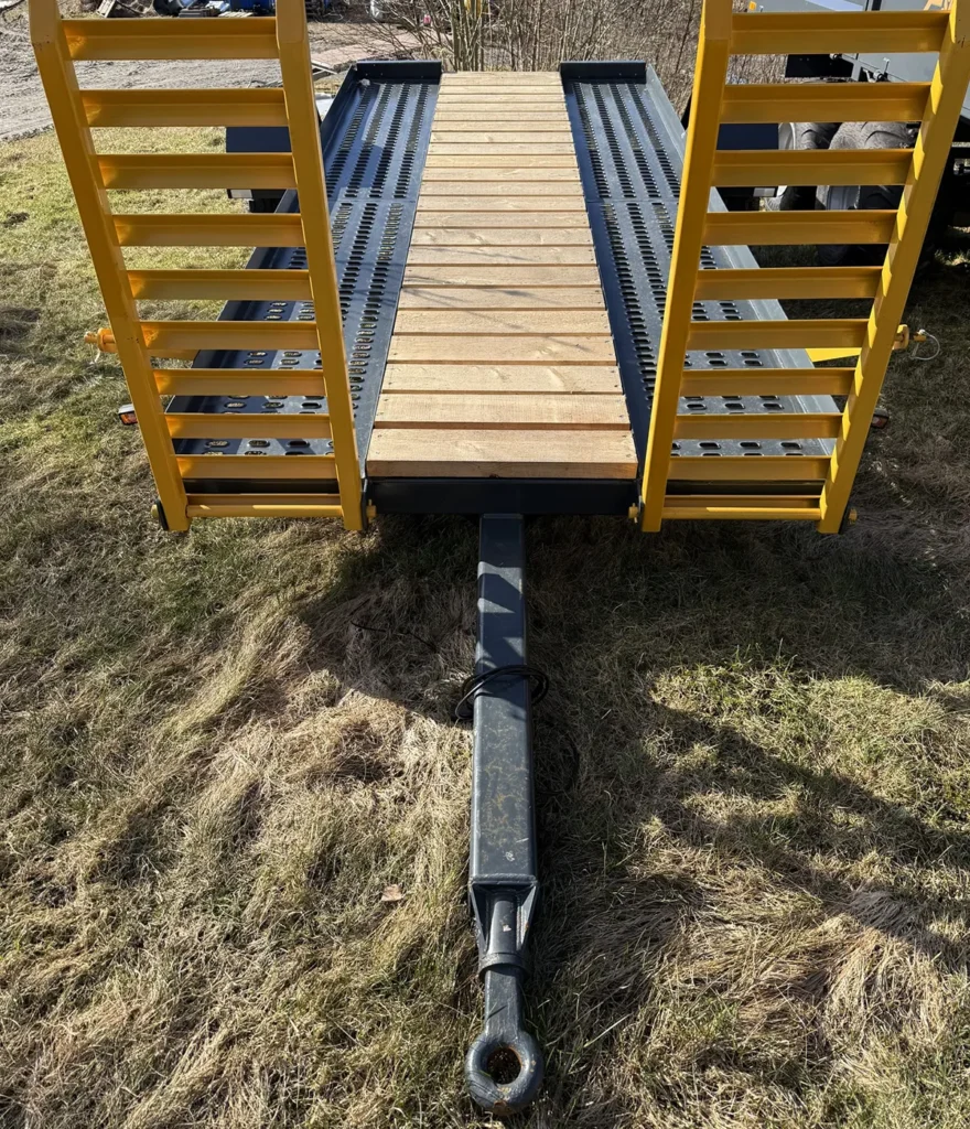 Dragkrok och stödhjul på maskintrailer 4 meter från SwedTrac