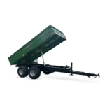 Svart tippvagn 8 ton uppställd med boggi och fällbara lämmar